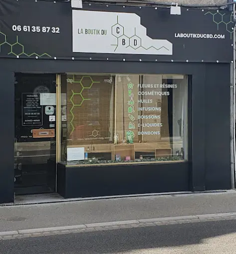 Façade principale de La Boutik du CBD à Montbazon avec enseigne et vitrine