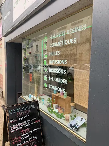 Façade de La Boutik du CBD à Montbazon avec vitrine et ardoise extérieure